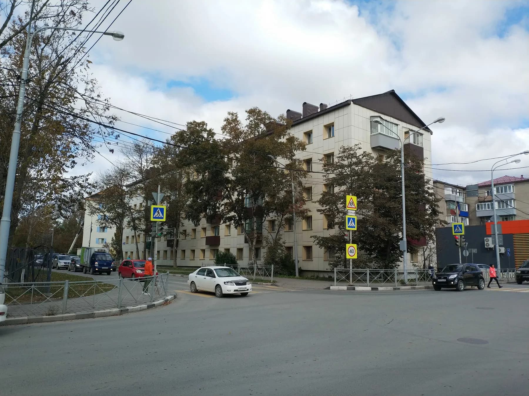 Фасад жилого дома на Амурской